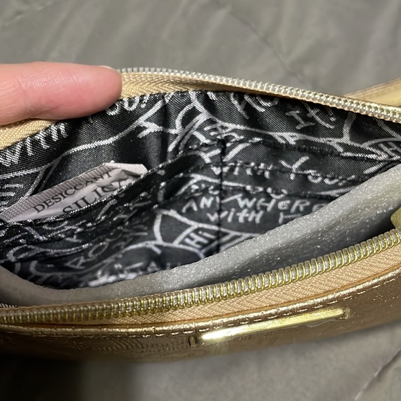 NWT Betsey Johnson Phone Charging Purse - Picture 8 of 13